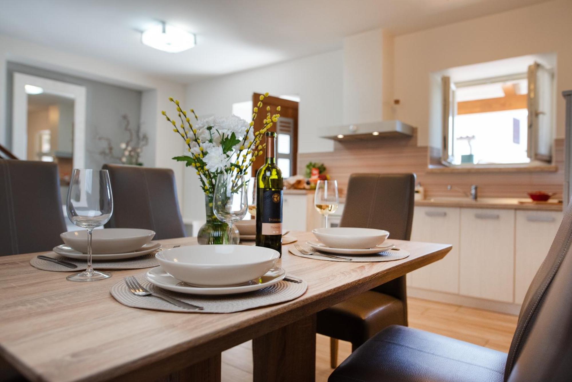 דירות בוזט Truffle House Karlic מראה חיצוני תמונה