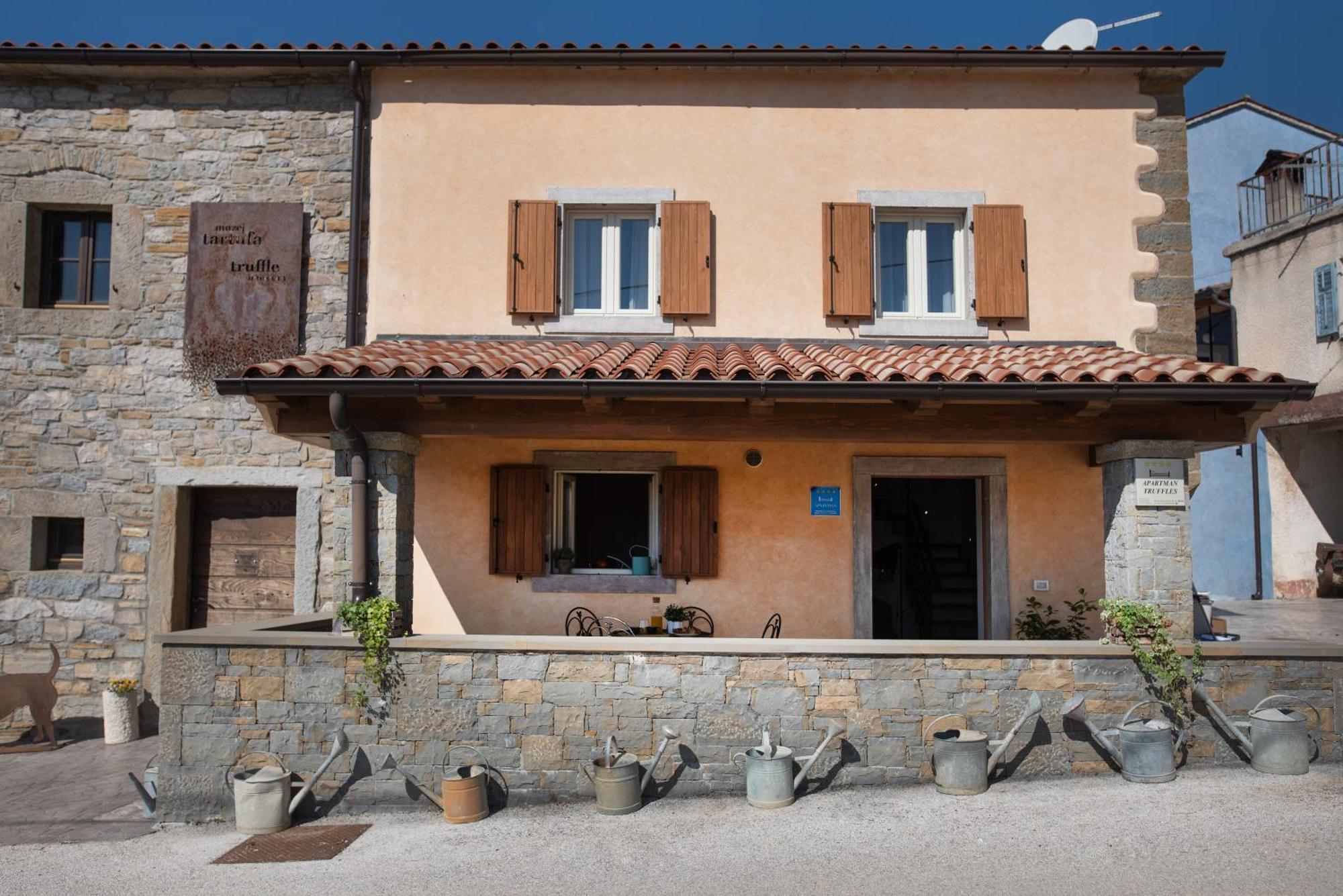 דירות בוזט Truffle House Karlic מראה חיצוני תמונה